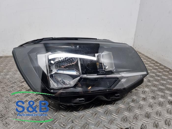 Headlight, right from a Volkswagen Transporter/Caravelle T6 2.0 TDI 150 4Motion 2017