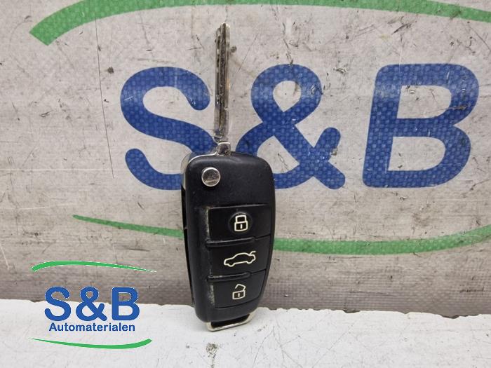 Używane Klucz Audi A3 Sportback (8VA/8VF) 1.6 TDI 16V Cena € 25,00 Procedura marży oferowane przez Schaap & Bron
