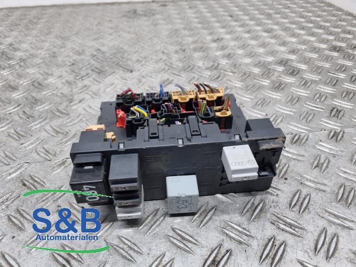 Usagé Ordinateur de bord Volkswagen Caddy III (2KA,2KH,2CA,2CH) 2.0 SDI Prix € 50,00 Règlement à la marge proposé par Schaap & Bron