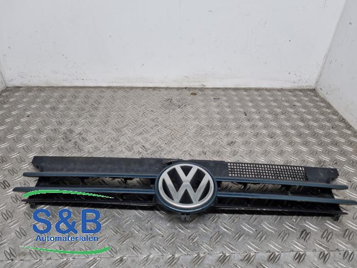 Grille from a Volkswagen Golf IV (1J1) 1.9 TDI 100 2004
