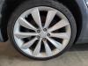 Jante + pneumatique d'un Tesla Model S 70 2016