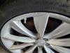Jante + pneumatique d'un Tesla Model S 70 2016
