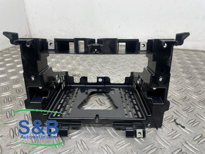 Usagé Radio divers Volkswagen Crafter 2.0 BiTDI Prix € 28,00 Règlement à la marge proposé par Schaap & Bron