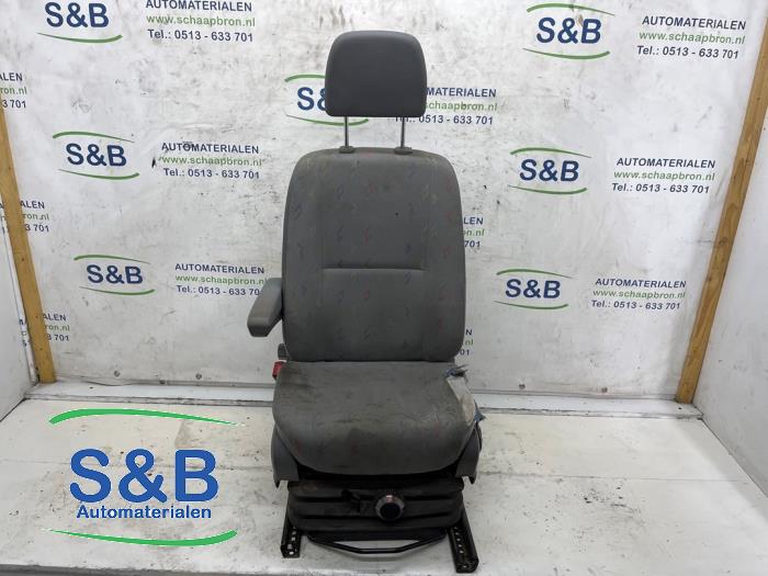 Używane Fotel (bus) Volkswagen Crafter 2.5 TDI 30/32/35/46/50 Cena € 225,00 Procedura marży oferowane przez Schaap & Bron