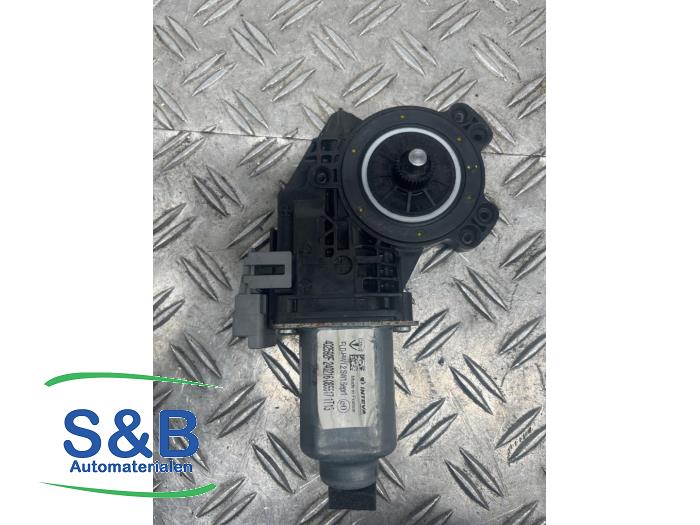 Usados Motor de ventanilla de puerta Tesla Model S 70 Precio € 91,00 Norma de margen ofrecido por Schaap & Bron