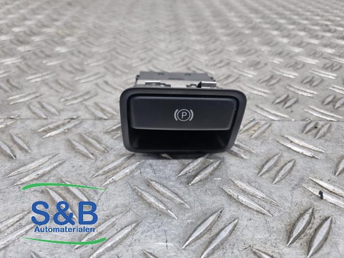 Gebrauchte Handbremse Schalter Mercedes CLA Shooting Brake (117.9) 1.6 CLA-180 16V Preis € 9,99 Margenregelung angeboten von Schaap & Bron