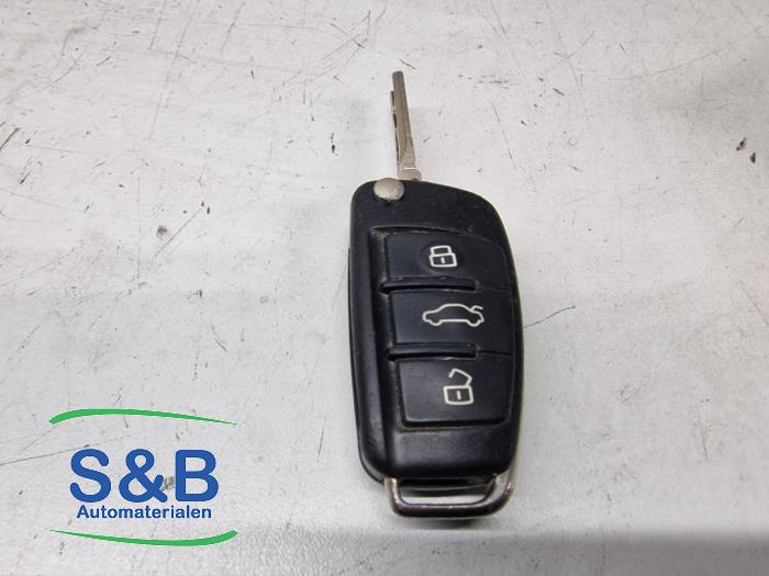 Używane Kluczyk scyzoryk Audi A4 (B7) 1.9 TDI Cena € 25,00 Procedura marży oferowane przez Schaap & Bron