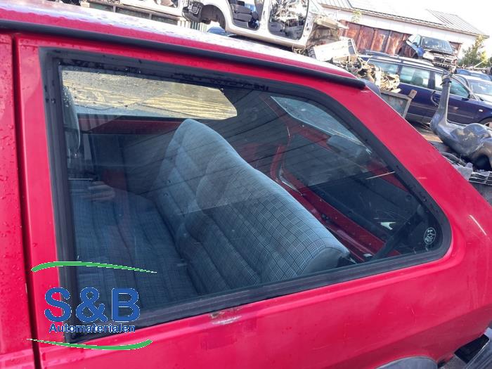 Usados Ventanilla triangular izquierda detrás Volkswagen Polo II (86) 1.3 Precio € 75,00 Norma de margen ofrecido por Schaap & Bron