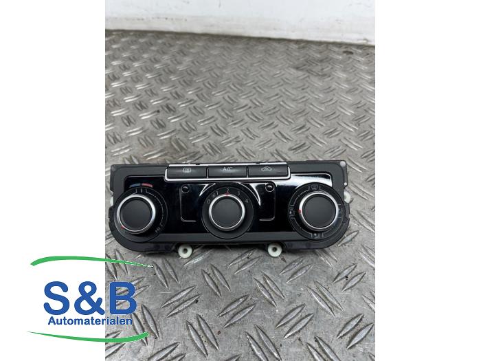 Używane Panel climatronic Volkswagen Caddy III (2KA,2KH,2CA,2CH) 1.6 TDI 16V Cena € 90,00 Procedura marży oferowane przez Schaap & Bron