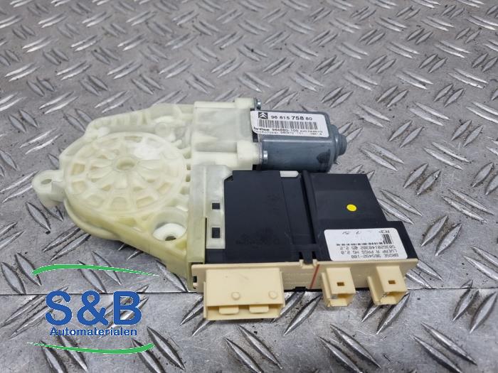 Usados Motor de ventanilla de puerta Citroen C4 Berline (LC) 1.6 16V Precio € 19,99 Norma de margen ofrecido por Schaap & Bron