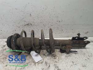 Używane Amortyzator wstrzasów lewy przód Hyundai i20 1.2i 16V Cena € 40,00 Procedura marży oferowane przez Schaap & Bron
