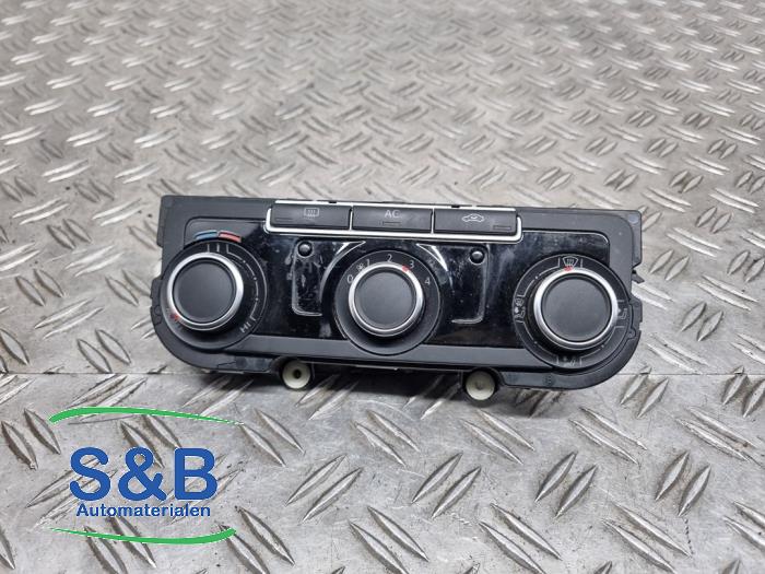 Używane Panel climatronic Volkswagen Caddy III (2KA,2KH,2CA,2CH) 1.6 TDI 16V Cena € 149,99 Procedura marży oferowane przez Schaap & Bron