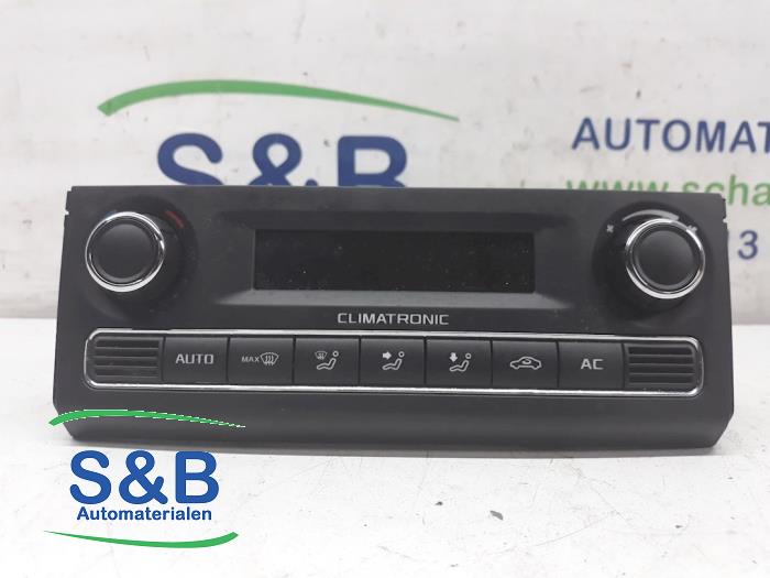 Używane Panel climatronic Skoda Fabia II Combi 1.2 TDI 12V Greenline Cena € 44,99 Procedura marży oferowane przez Schaap & Bron