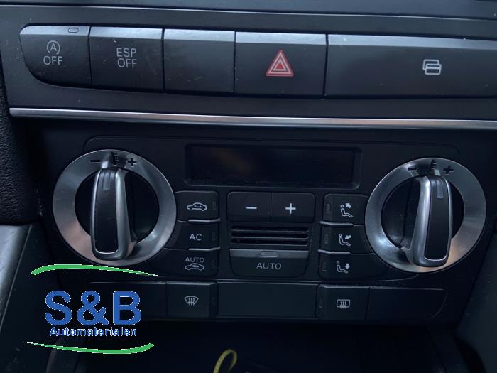 Używane Panel climatronic Audi A3 Sportback (8PA) 1.4 TFSI 16V Cena € 125,00 Procedura marży oferowane przez Schaap & Bron