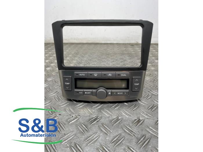 Używane Panel climatronic Toyota Avensis Wagon (T25/B1E) 2.0 16V VVT-i D4 Cena € 59,99 Procedura marży oferowane przez Schaap & Bron