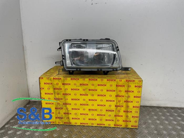 Nowe Reflektor prawy Audi 80 Avant (B4) 2.0 E 16V Cena € 102,85 Z VAT oferowane przez Schaap & Bron