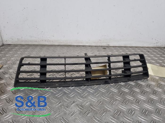 Używane Grill Audi A6 (C5) 2.5 TDI V6 24V Cena € 40,00 Procedura marży oferowane przez Schaap & Bron