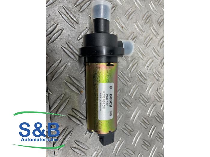 Nya Extra vattenpump Audi 100 (C3) 2.2 Turbo Quattro Pris € 77,44 Inklusive moms erbjuds av Schaap & Bron
