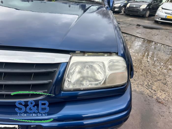 Używane Reflektor lewy Suzuki Vitara Cabrio (ET/TA) Cena € 50,00 Procedura marży oferowane przez Schaap & Bron