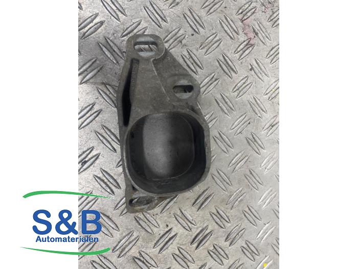 Usagé Support moteur Audi A4 (B7) 2.0 TDI 16V Prix € 30,00 Règlement à la marge proposé par Schaap & Bron