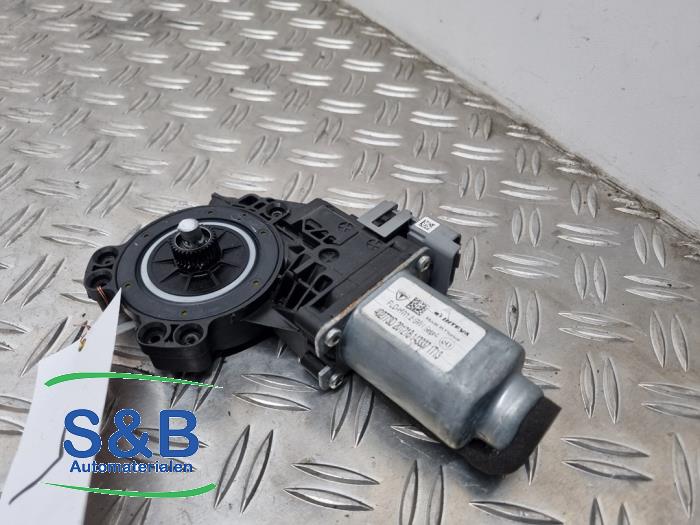 Usados Motor de ventanilla de puerta Tesla Model X 90D Precio € 129,99 Norma de margen ofrecido por Schaap & Bron