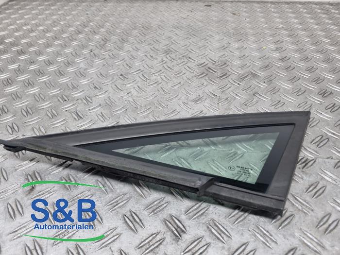 Usados Ventanilla triangular izquierda delante Seat Leon (1P1) 1.9 TDI 105 Precio € 22,49 Norma de margen ofrecido por Schaap & Bron
