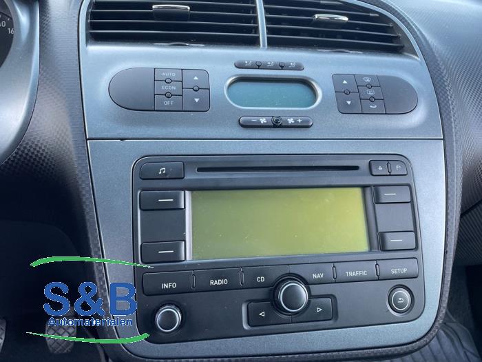 Używane Radio Seat Altea (5P1) 1.6 Cena € 39,99 Procedura marży oferowane przez Schaap & Bron
