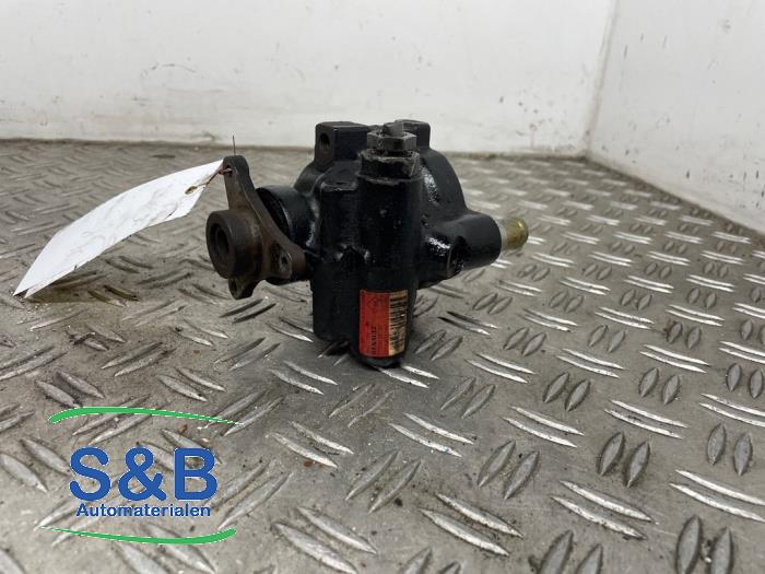 Gebrauchte Lenkkraftverstärker Pumpe Renault Megane (BA) 1.4 16V Preis € 35,00 Margenregelung angeboten von Schaap & Bron