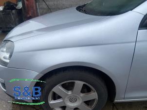 Gebrauchte Kotflügel links vorne Volkswagen Golf V Variant (1K5) 1.9 TDI Preis € 50,00 Margenregelung angeboten von Schaap & Bron