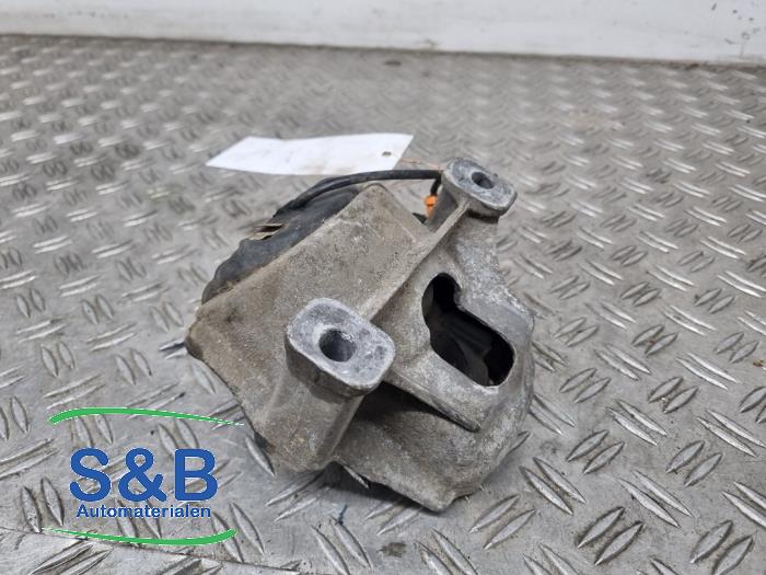 Used Engine mount Audi A5 Cabrio (8F7) 3.0 TDI V6 24V Price € 49,99 Margin scheme offered by Schaap & Bron