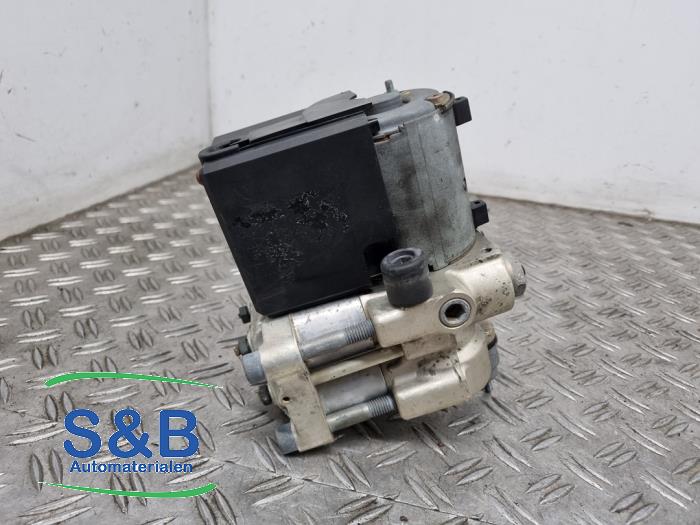 Begagnade ABS-pump Audi 80 (B4) 2.6 E V6 Pris € 49,99 Marginaltabell erbjuds av Schaap & Bron