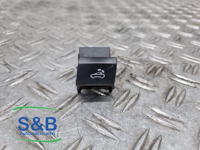Usados Interruptor Audi TT Roadster (8J9) 1.8 TFSI 16V Precio € 29,99 Norma de margen ofrecido por Schaap & Bron