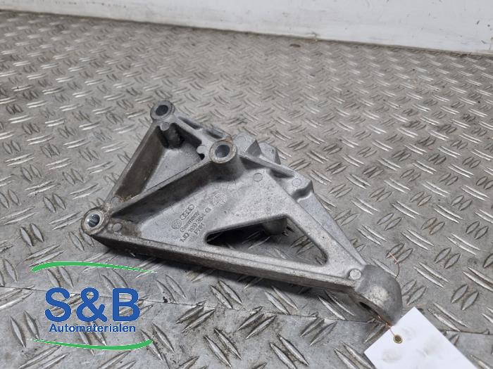 Used Engine mount Volkswagen Golf IV (1J1) 2.3 V5 GTI 20V Price € 24,99 Margin scheme offered by Schaap & Bron