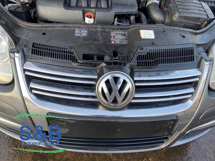 Używane Grill Volkswagen Jetta III (1K2) 1.6 Cena € 99,00 Procedura marży oferowane przez Schaap & Bron