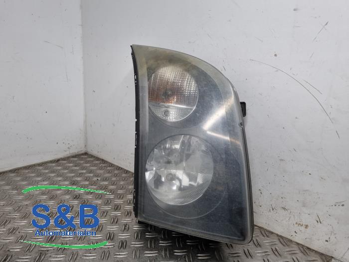 Używane Reflektor prawy Volkswagen Crafter 2.5 TDI 30/32/35 Cena € 99,99 Procedura marży oferowane przez Schaap & Bron