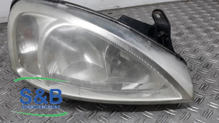 Używane Reflektor prawy Opel Combo Mk.II (Corsa) 1.3 CDTI 16V Cena € 25,00 Procedura marży oferowane przez Schaap & Bron
