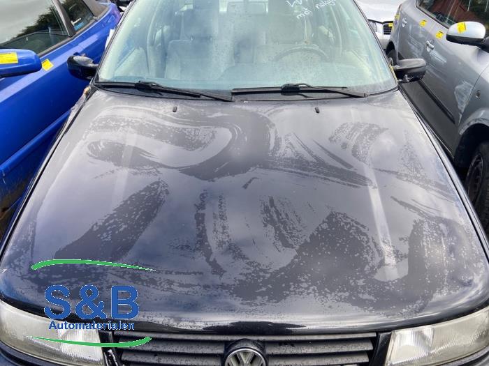 Używane Maska Volkswagen Passat (35I) 2.8 VR6 Cena € 60,00 Procedura marży oferowane przez Schaap & Bron