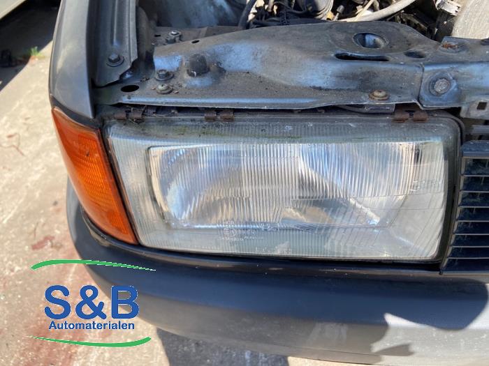 Używane Reflektor prawy Audi 80 (B3) 1.6 Cena € 50,00 Procedura marży oferowane przez Schaap & Bron
