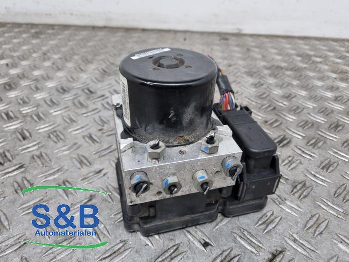 Usagé Bloc ABS Volvo C30 (EK/MK) 1.6 D2 16V Prix € 79,99 Règlement à la marge proposé par Schaap & Bron