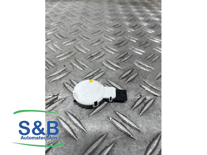 Begagnade Regnsensor Ford Kuga II (DM2) 1.5 EcoBoost 16V 150 Pris € 24,99 Marginaltabell erbjuds av Schaap & Bron