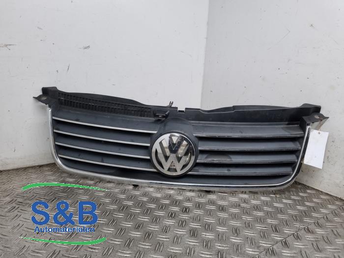 Używane Grill Volkswagen Passat Variant (3B6) 1.9 TDI 130 Cena € 29,99 Procedura marży oferowane przez Schaap & Bron