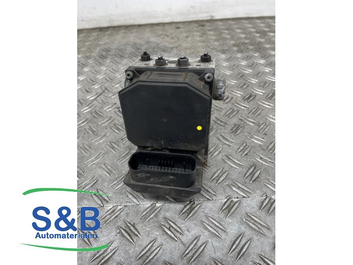 Gebrauchte ABS Pumpe Audi A8 (D3) 6.0 W12 48V Quattro Preis € 450,00 Margenregelung angeboten von Schaap & Bron