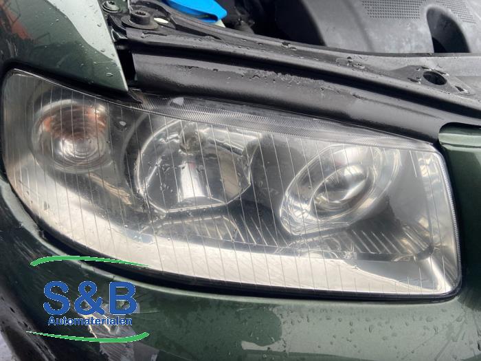 Używane Reflektor prawy Audi A3 (8L1) 1.6 Cena € 49,99 Procedura marży oferowane przez Schaap & Bron