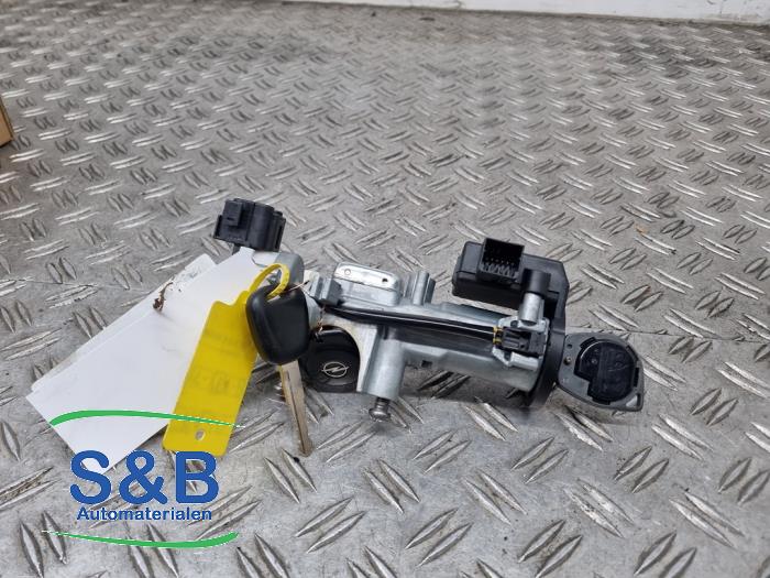 Używane Stacyjka + Kluczyk Opel Agila (B) 1.0 12V Cena € 34,99 Procedura marży oferowane przez Schaap & Bron