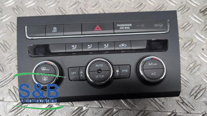 Używane Panel climatronic Seat Leon (5FB) 1.2 TSI Ecomotive 16V Cena € 99,00 Procedura marży oferowane przez Schaap & Bron