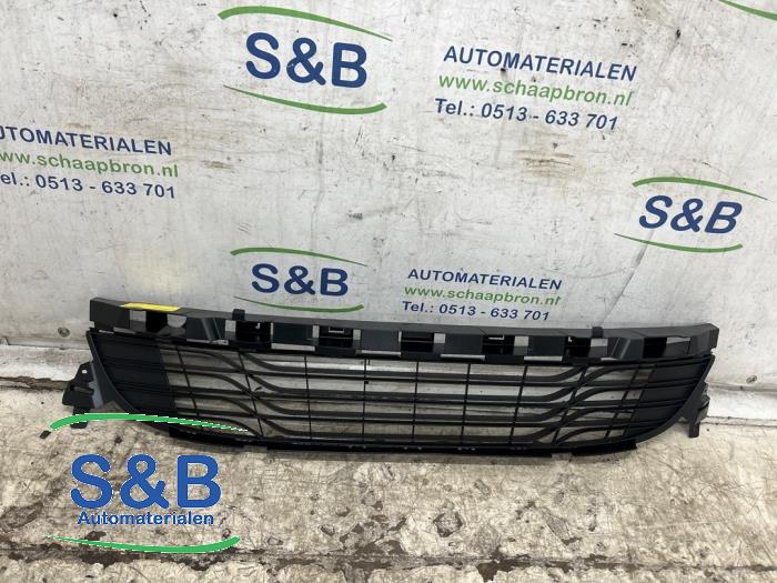 Używane Grill Renault Megane Cena € 42,35 Z VAT oferowane przez Schaap & Bron