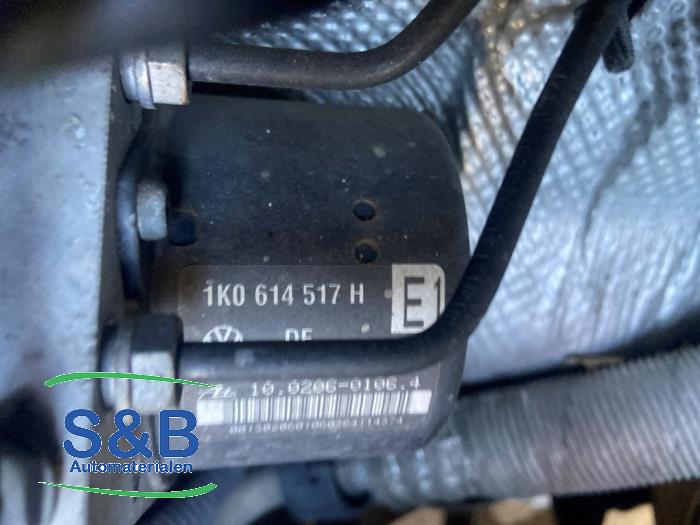 Usagé Bloc ABS Volkswagen Touran (1T1/T2) 2.0 FSI 16V Prix € 40,00 Règlement à la marge proposé par Schaap & Bron