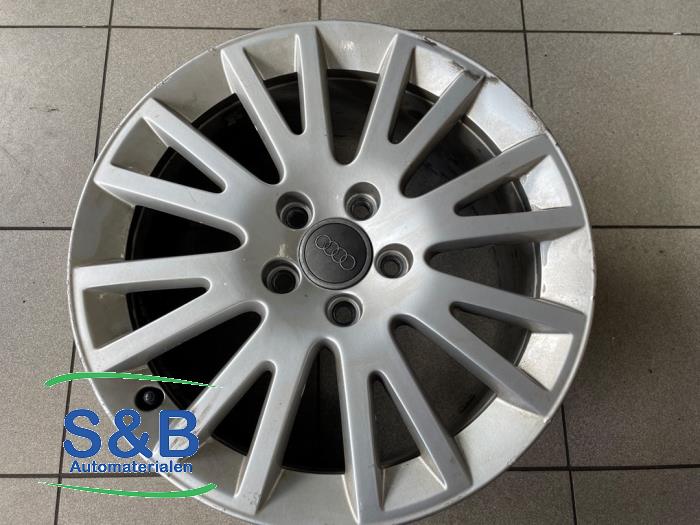 Używane Obrecz Audi A3 (8P1) 1.6 Cena € 75,00 Procedura marży oferowane przez Schaap & Bron