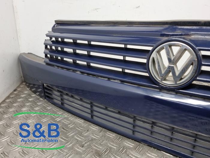 Używane Grill Volkswagen Transporter/Caravelle T4 2.5 TDI Cena € 75,00 Procedura marży oferowane przez Schaap & Bron