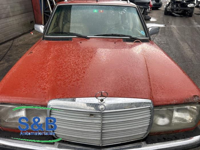 Używane Maska Mercedes T/TE/TD (S123) 230 TE Cena € 99,00 Procedura marży oferowane przez Schaap & Bron